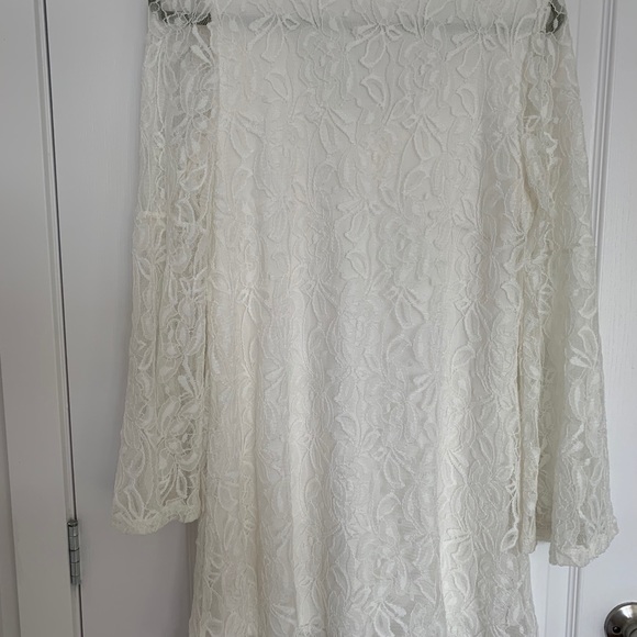 Socialite Maternity Off-White Lacey and Flowey Dress - Picture 4 of 4